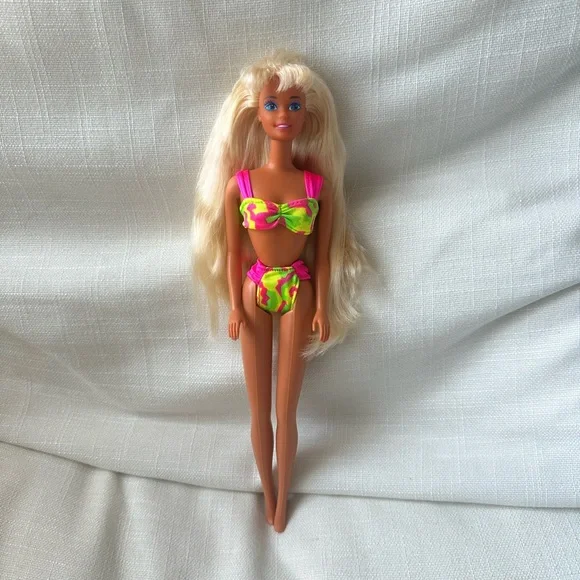 Hawaiian fun barbie - Picture 1 of 5